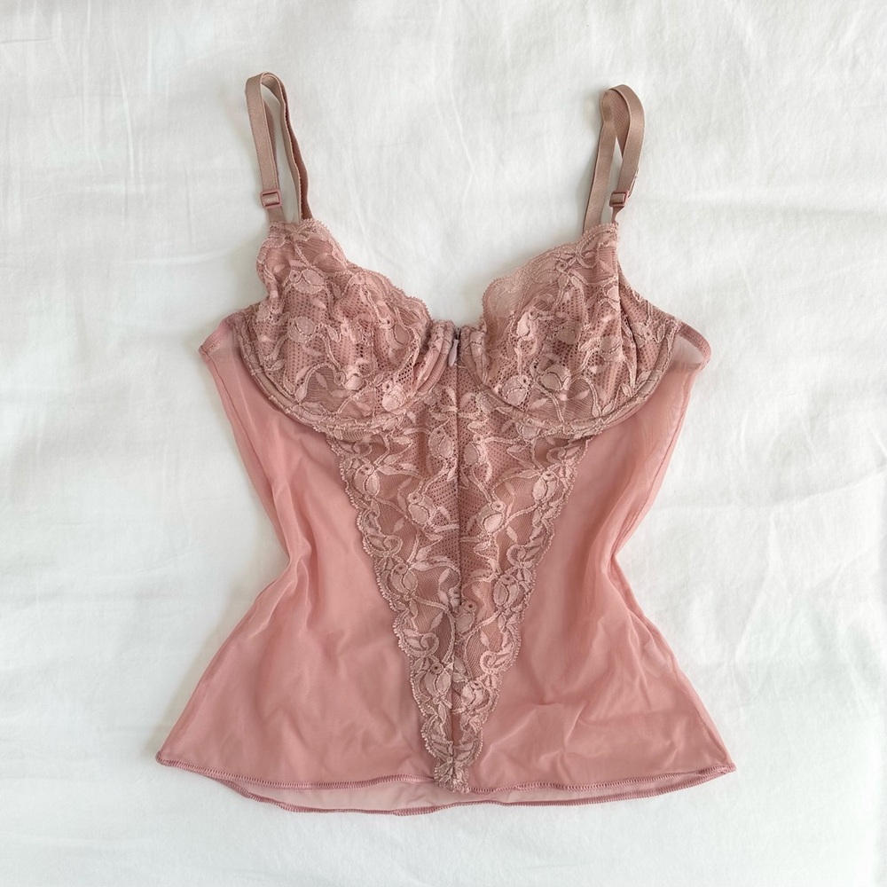pink corset top🤍